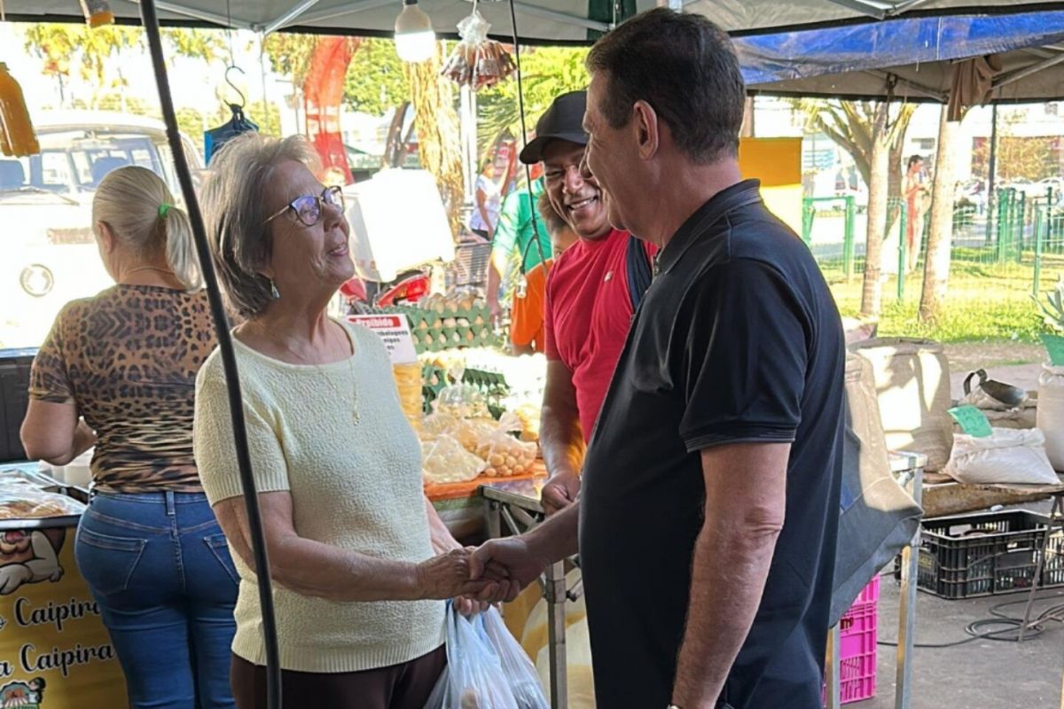 Depois de quase 3 anos ausente, Vanderlan volta a visitar bairros de Goiânia