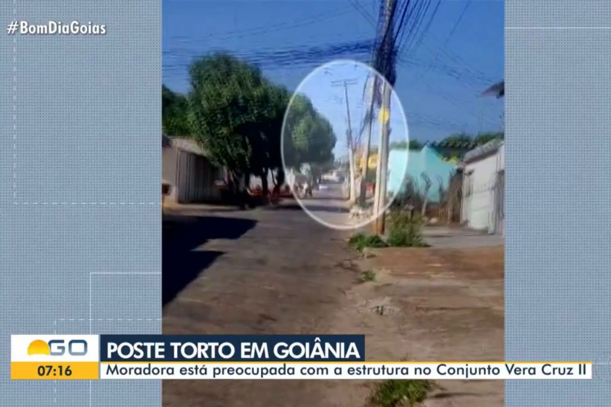 Moradora denuncia poste de luz em situação precária no Conjunto Vera Cruz II