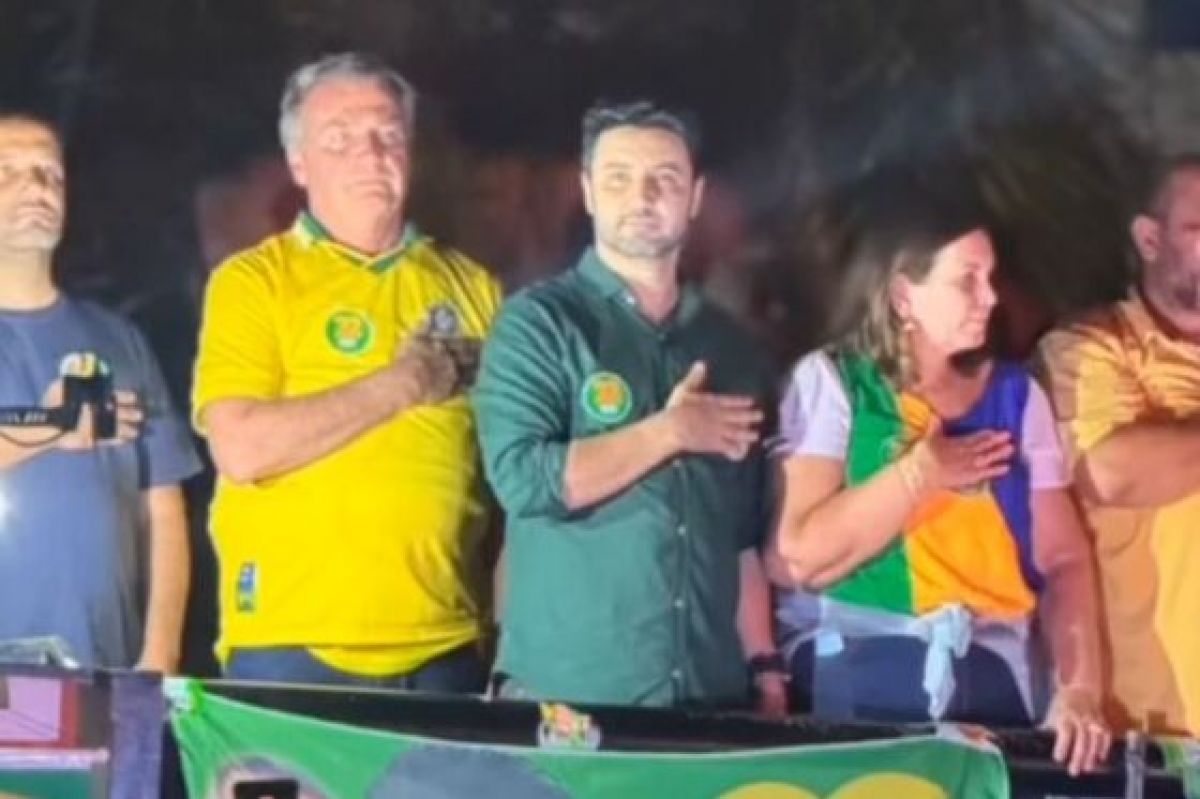 Comício de Fred Rodrigues tem baixa adesão e foco no discurso de Bolsonaro