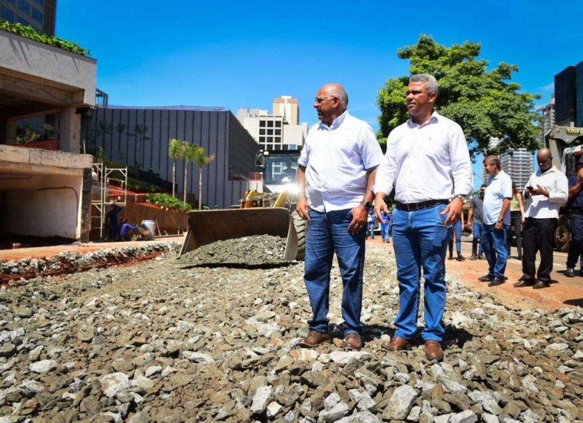 Aconteceu de novo: gestão Rogério Cruz não entrega obra da avenida 85 dentro do prazo