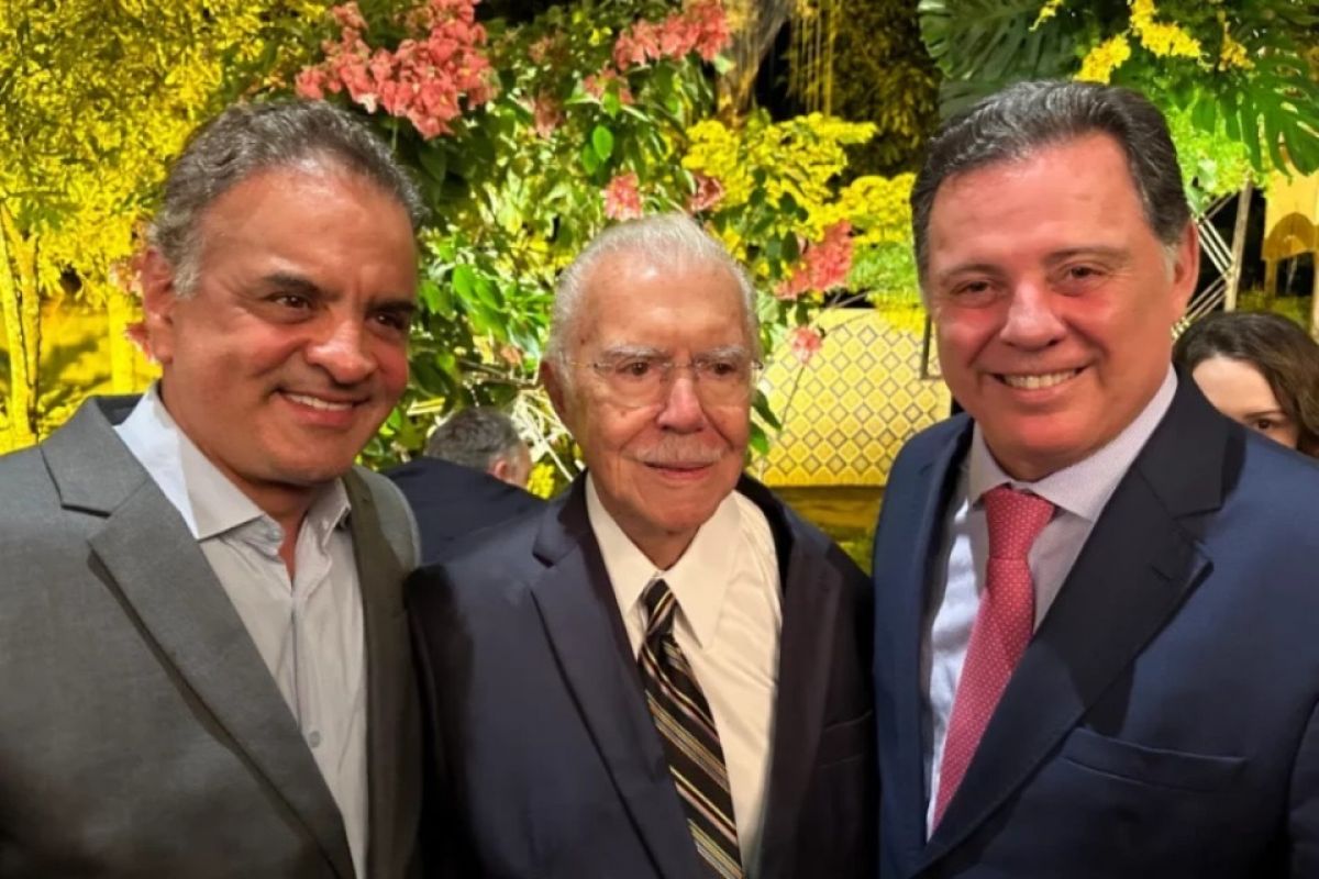 Encontro de coronéis: Marconi e Aécio prestigiam festa de José Sarney