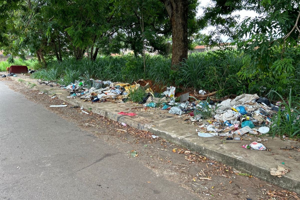 Com contrato suspenso e caos na Prefeitura, lixo tem destino incerto em Goiânia