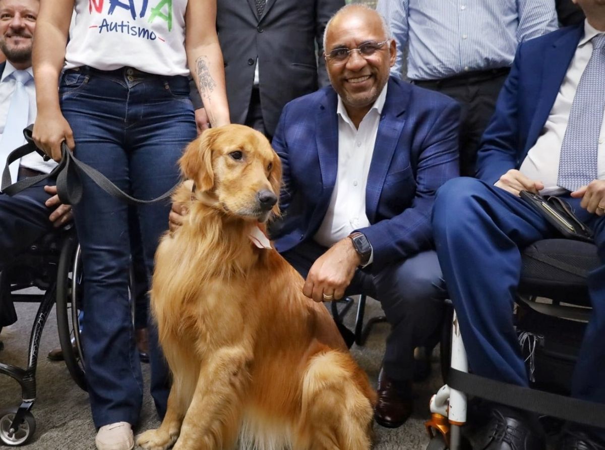 Depois de ser multado por Conselho de Veterinária, Rogério Cruz demite servidora