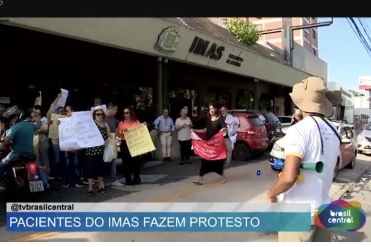 Servidores da Prefeitura de Goiânia protestam contra problemas no Imas