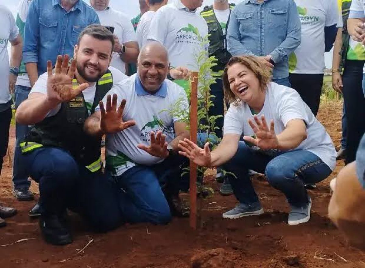 Blogueiro cobra do prefeito Rogério Cruz afastamento do filho de Clécio Alves