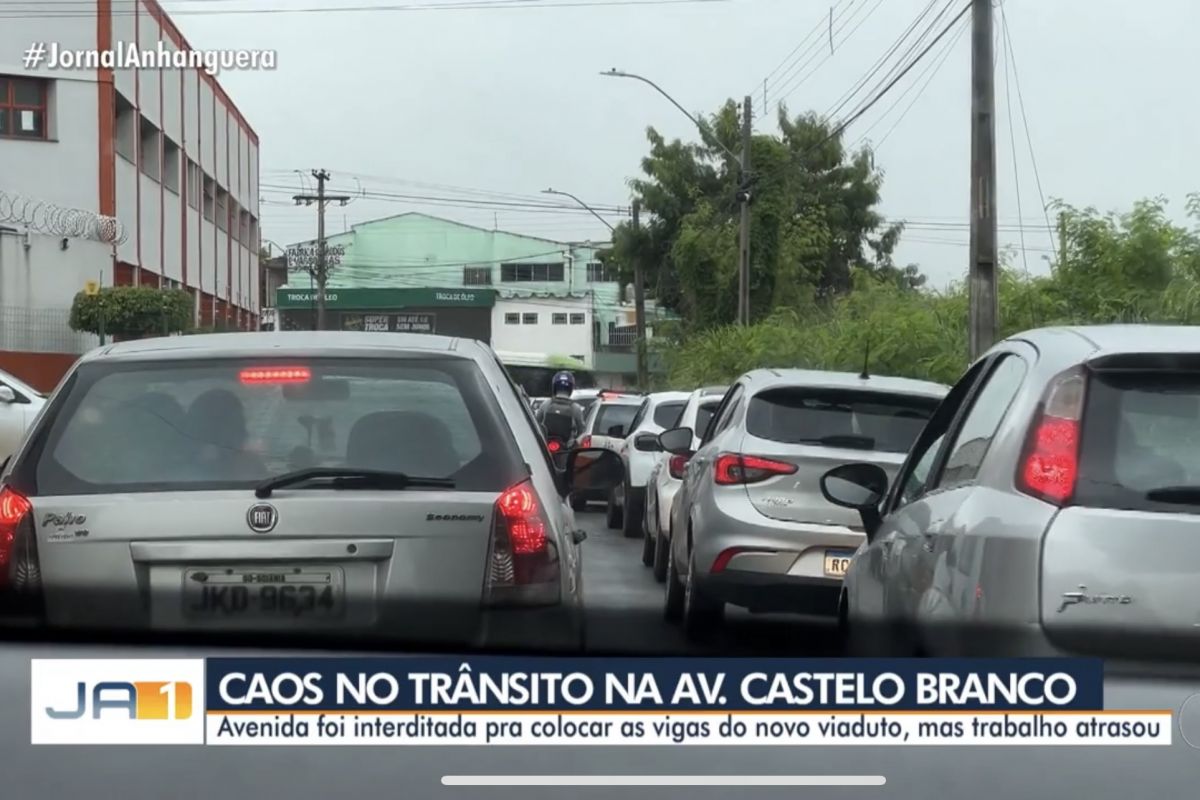 Obras no viaduto da Avenida Castelo Branco seguem causando caos no trânsito