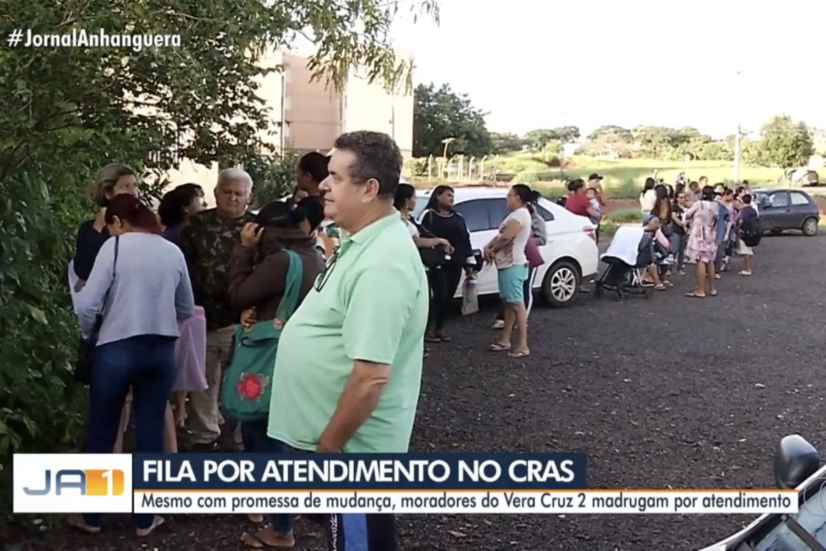 Longas filas persistem nos Cras de Goiânia, apesar de promessa da prefeitura