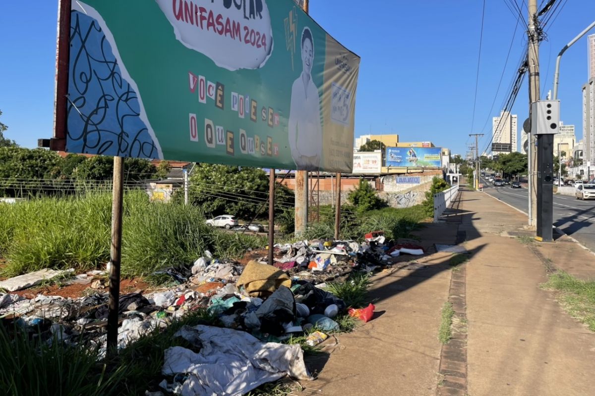 Lixo toma conta do Centro de Goiânia, que vira arapuca na indústria da multa 