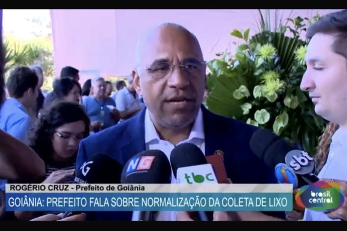 Faltando poucos meses para fim de mandato, Rogério Cruz ainda promete normalizar coleta do lixo em Goiânia