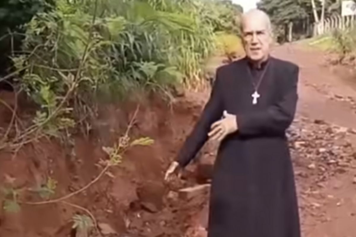 Padre viraliza ao questionar Rogério Cruz: ‘onde está o asfalto?’