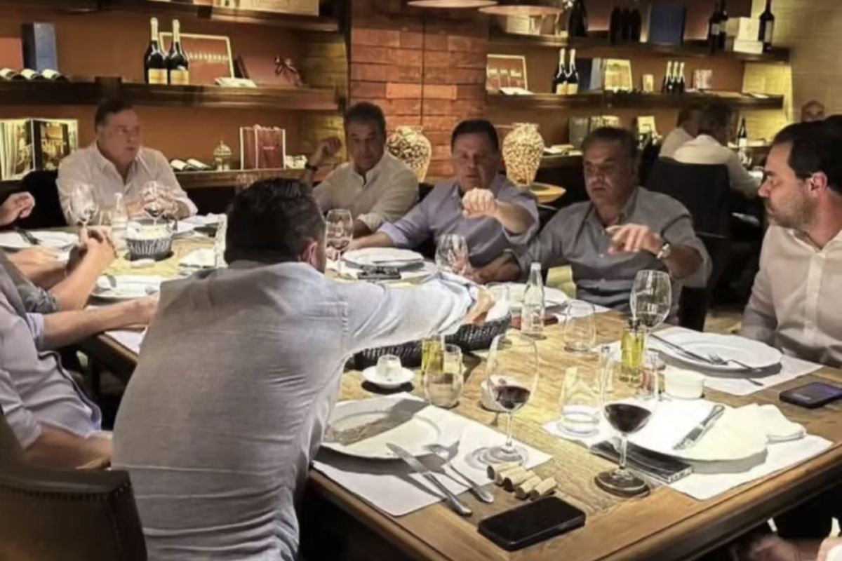 Em restaurante de luxo, Marconi e Aécio tomam vinho enquanto tratam de federação que tenta salvar PSDB da extinção