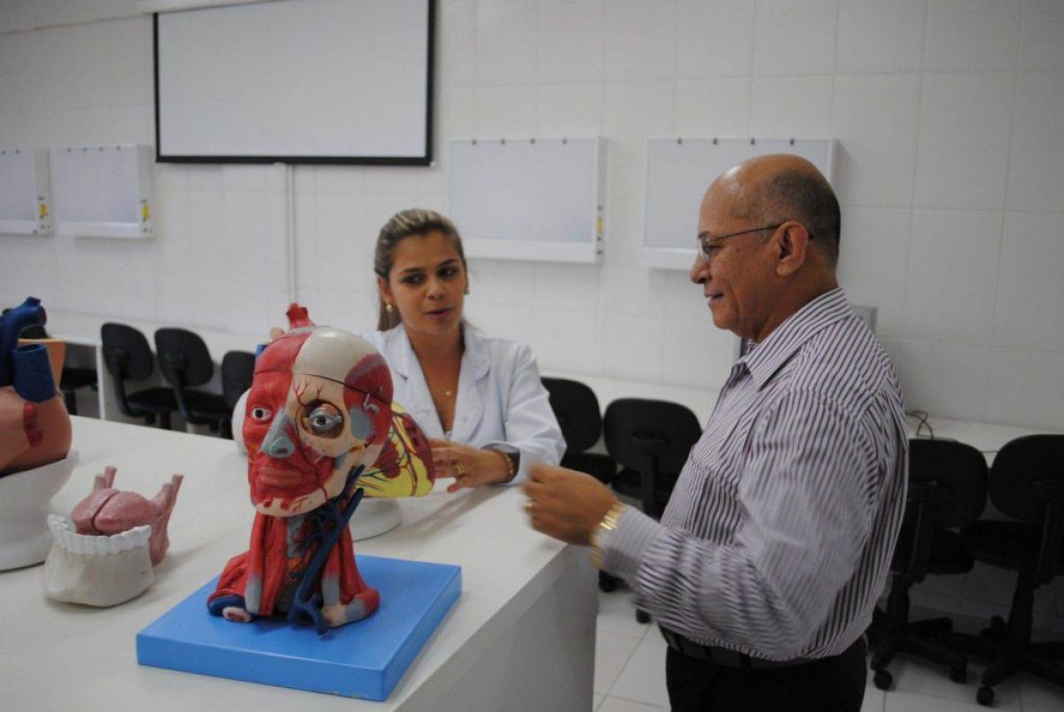 Polícia Civil investiga Professor Alcides por compra de cadáveres para faculdade de medicina