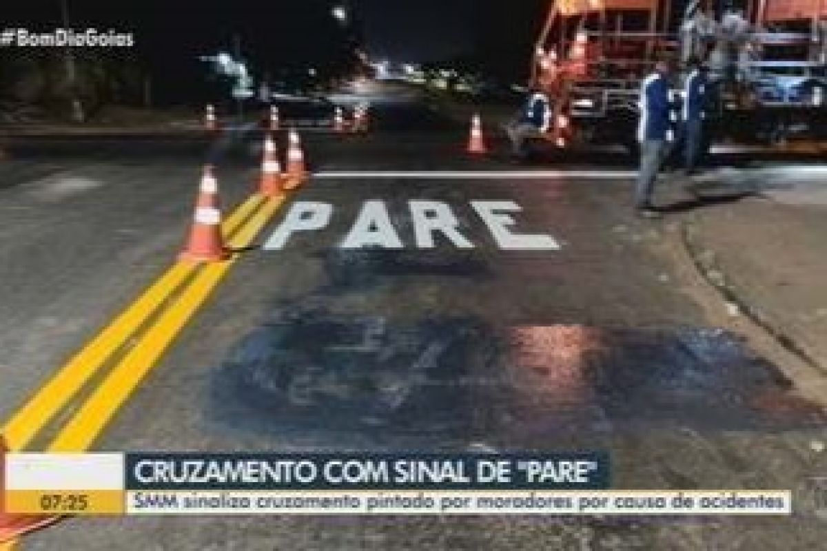 Prefeitura sinaliza cruzamento pintado por moradores após série de acidentes