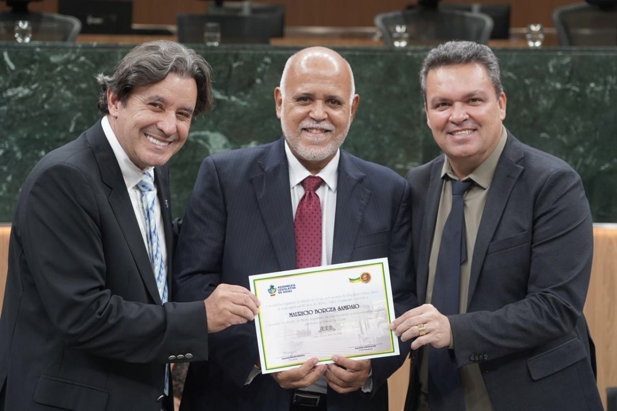 Clécio Alves homenageia condenado por matar jornalista em Goiânia