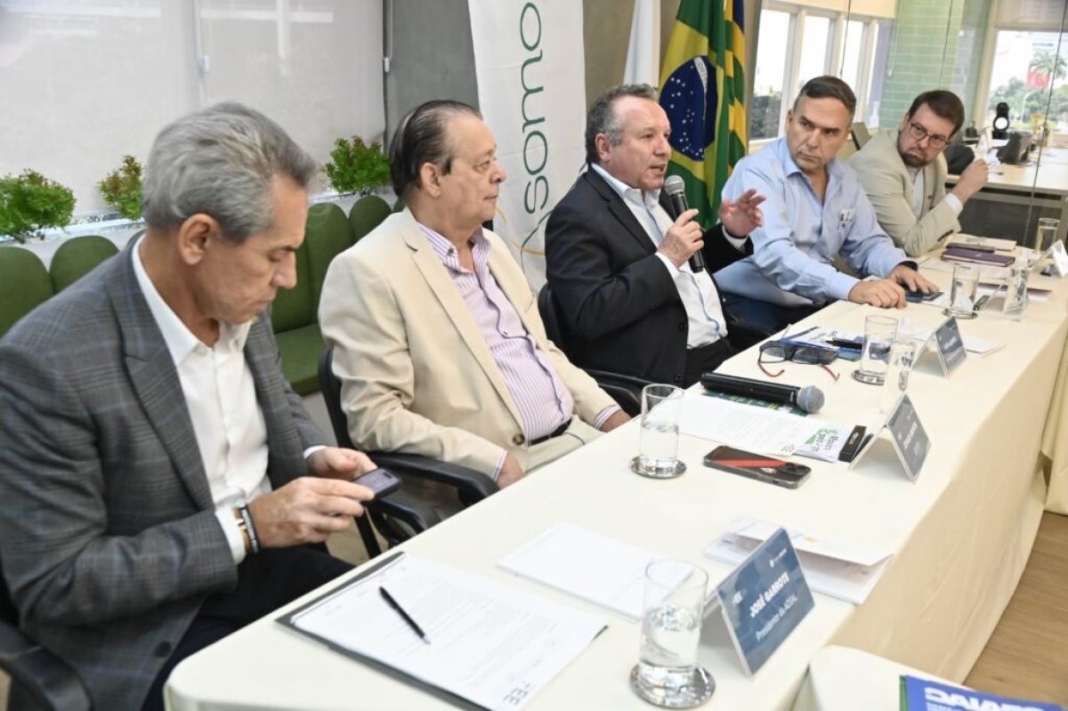 Rogério Cruz não dá a mínima para empresários e manda Jovair para reunião do fórum