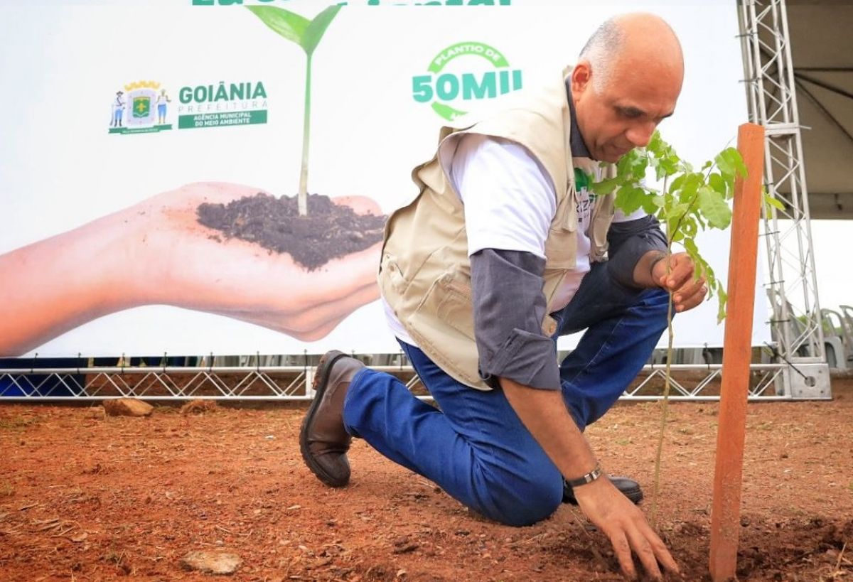 Sem conseguir cuidar nem do lixo, Rogério Cruz anuncia força-tarefa de paisagismo em Goiânia