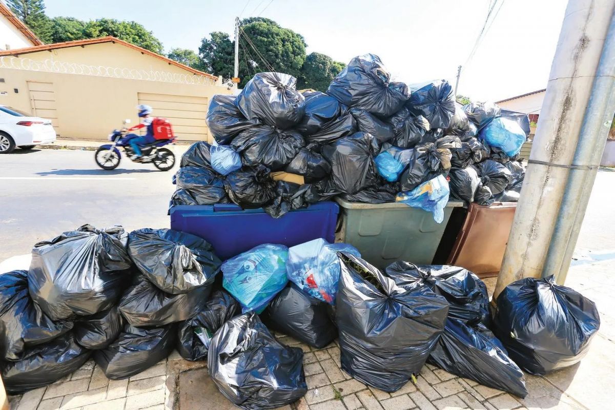 TV Anhanguera mostra que coleta de lixo ainda é problema em Goiânia