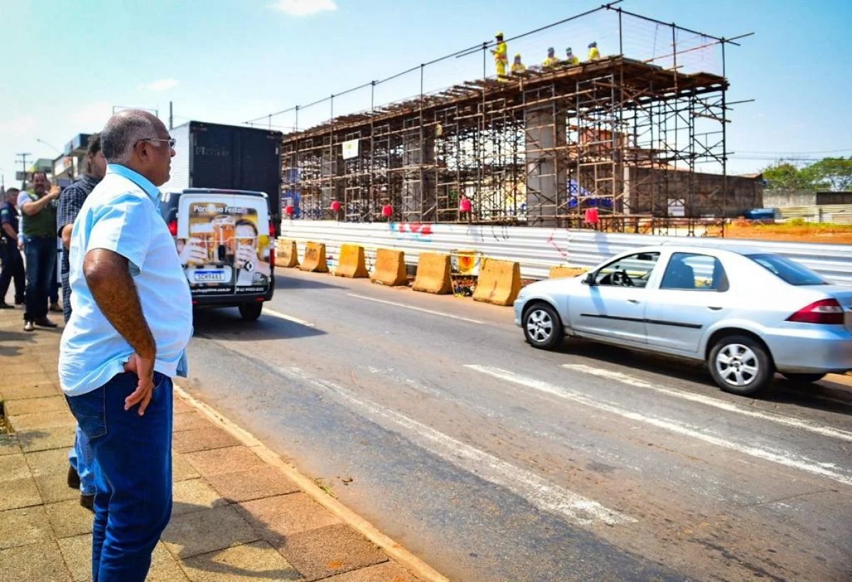 Sem dinheiro em caixa, obras da gestão Rogério Cruz seguem em ritmo lento 