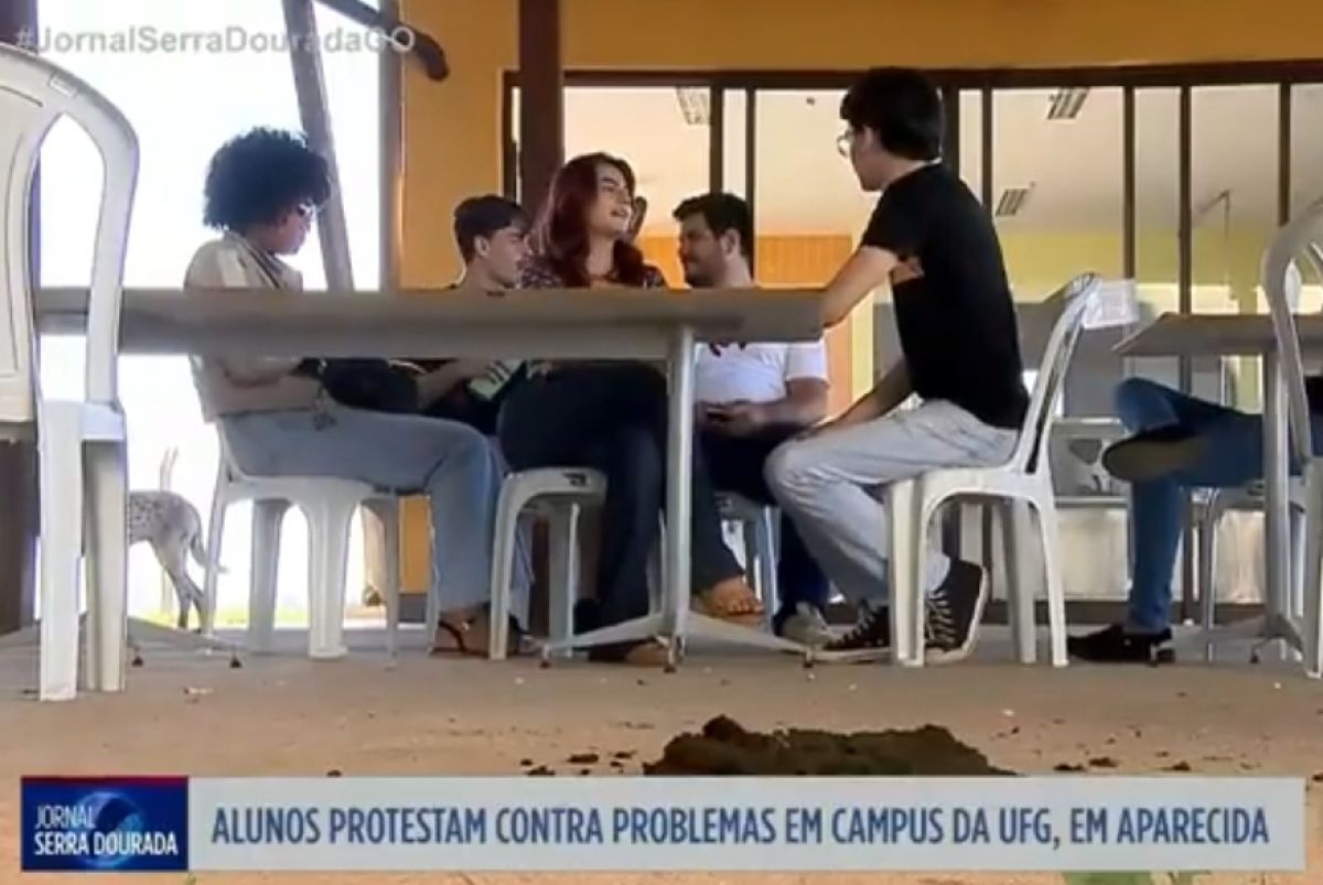 Alunos protestam contra problemas em Campus da UFG em Aparecida